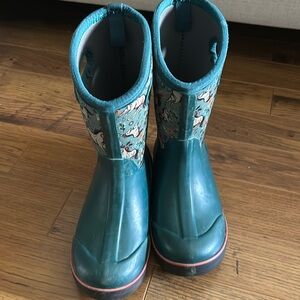 Bogs classic unicorn youth size 4